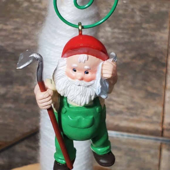 1988 Hallmark Keepsake Ornament - Hoe-Hoe-Hoe - Picture 8 of 8